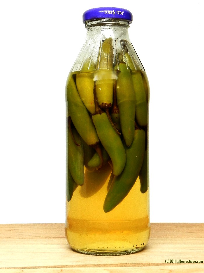 Hot Pepper Vinegar (c)2011 LaDomestique.com Hot Pepper Vinegar (c)2011 LaDomestique.com