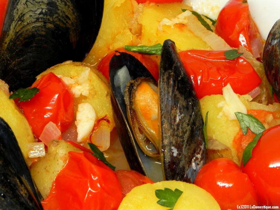 Mussel With Tomato-Saffron Broth (c)2011 LaDomestique.com Mussel With Tomato-Saffron Broth (c)2011 LaDomestique.com