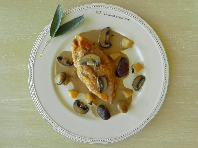 Chicken, Apples, and Cream à la Normande (c)2011 La Domestique.com Chicken, Apples, and Cream à la Normande (c)2011 La Domestique.com