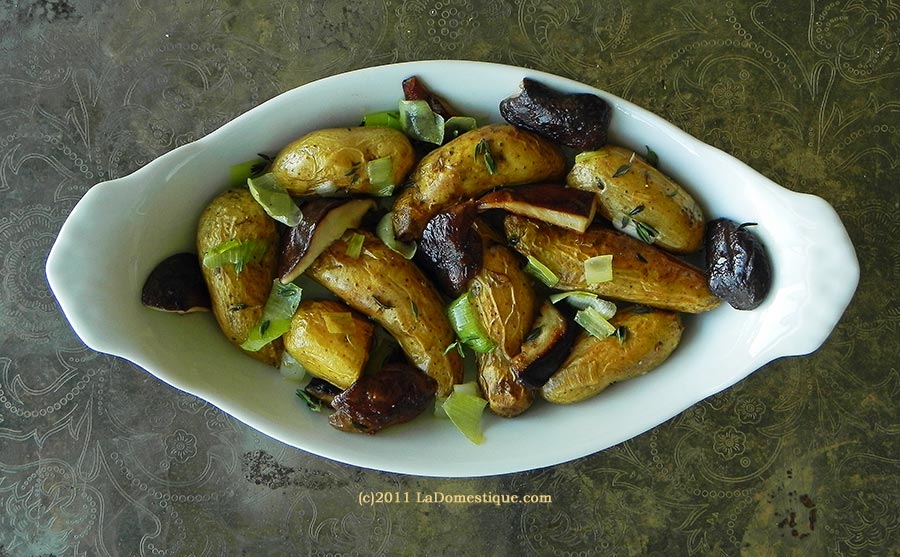 Roasted Fingerling Potatoes with Shiitake Mushrooms (c)2011 LaDomestique.com Roasted Fingerling Potatoes with Shiitake Mushrooms (c)2011 LaDomestique.com
