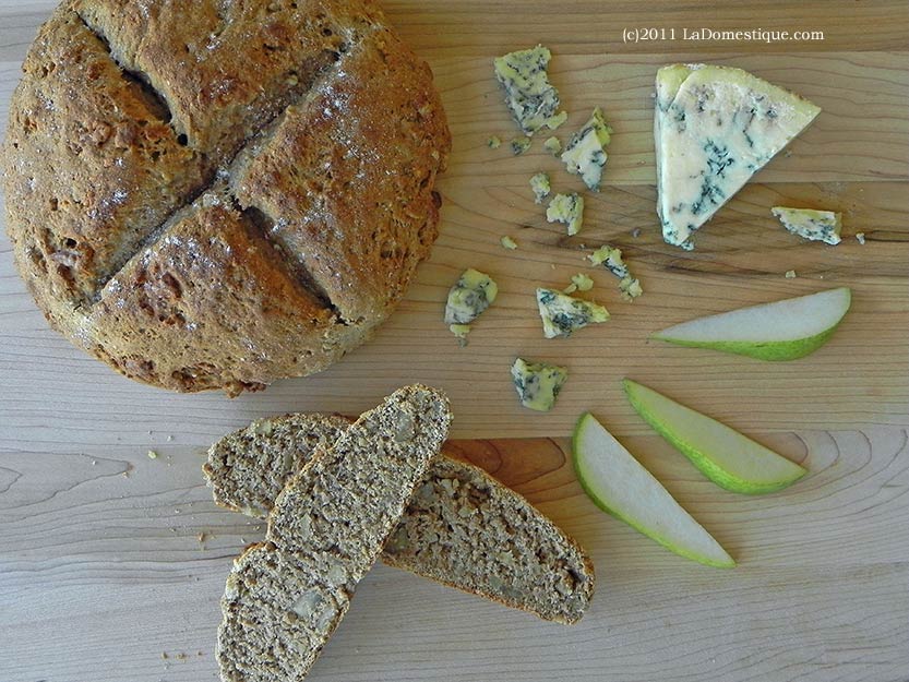 Honey Walnut Soda Bread (c)2011 LaDomestique.com Honey Walnut Soda Bread (c)2011 LaDomestique.com