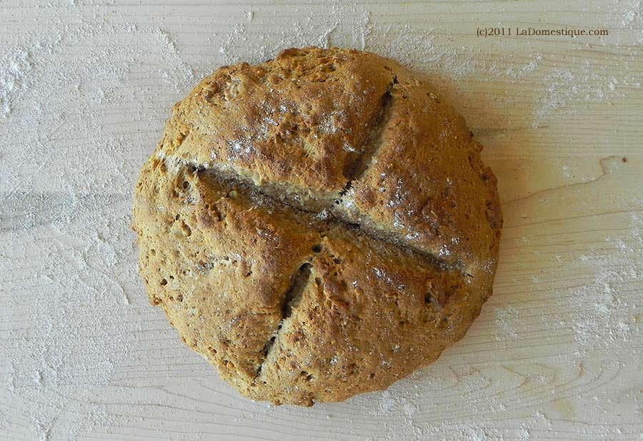 Honey Walnut Soda Bread (c)2011 LaDomestique.com Honey Walnut Soda Bread (c)2011 LaDomestique.com