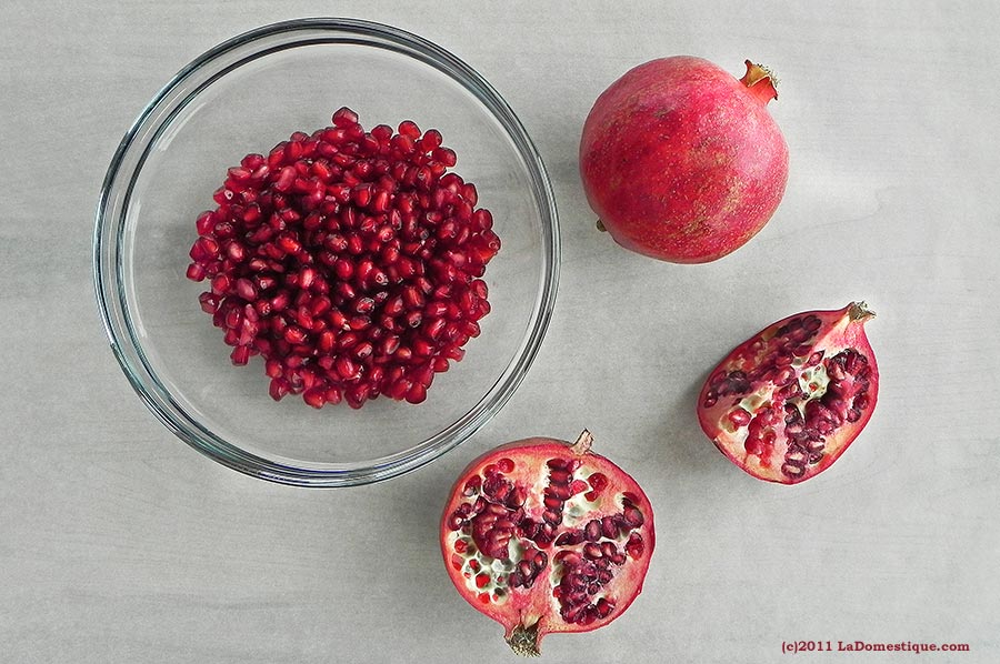 Pomegranates (c)2011 LaDomestique.com Pomegranates (c)2011 LaDomestique.com