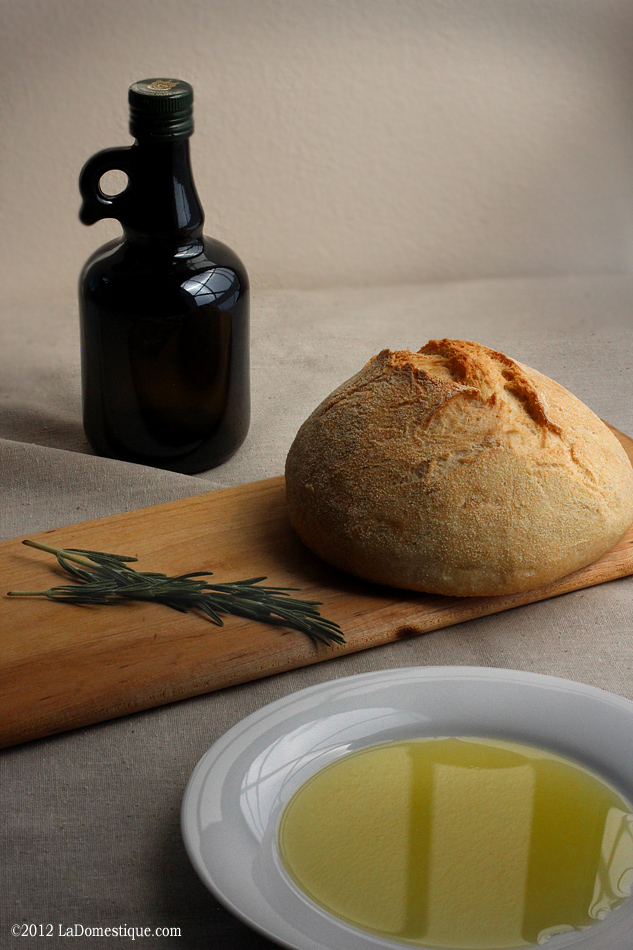 Olive Oil (c)2012 LaDomestique.com