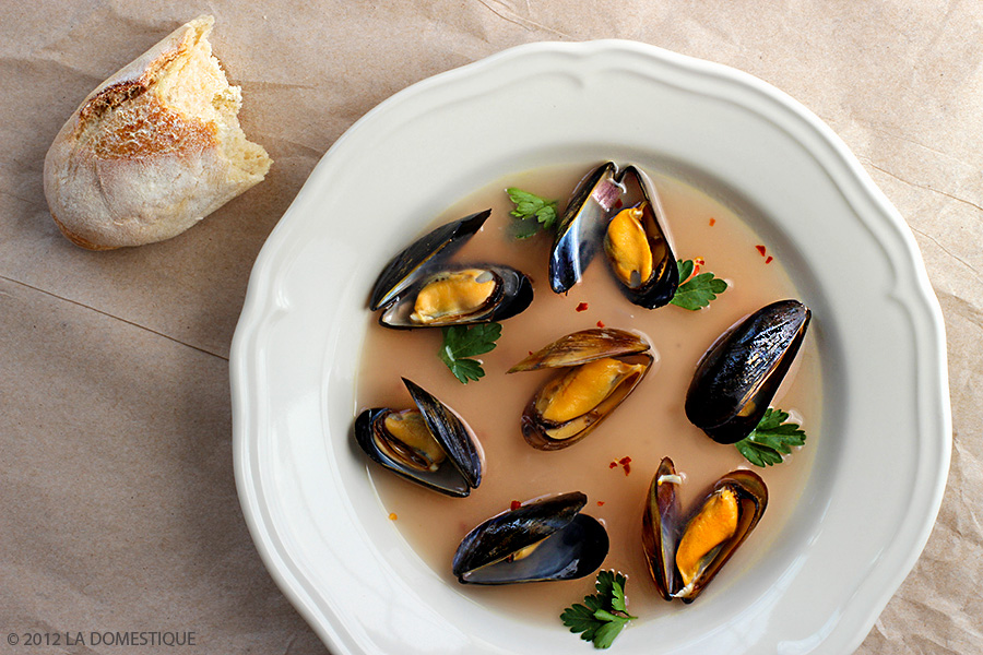 Recipe for Mussels Cooked in Rosé (c)2012 LaDomestique.com
