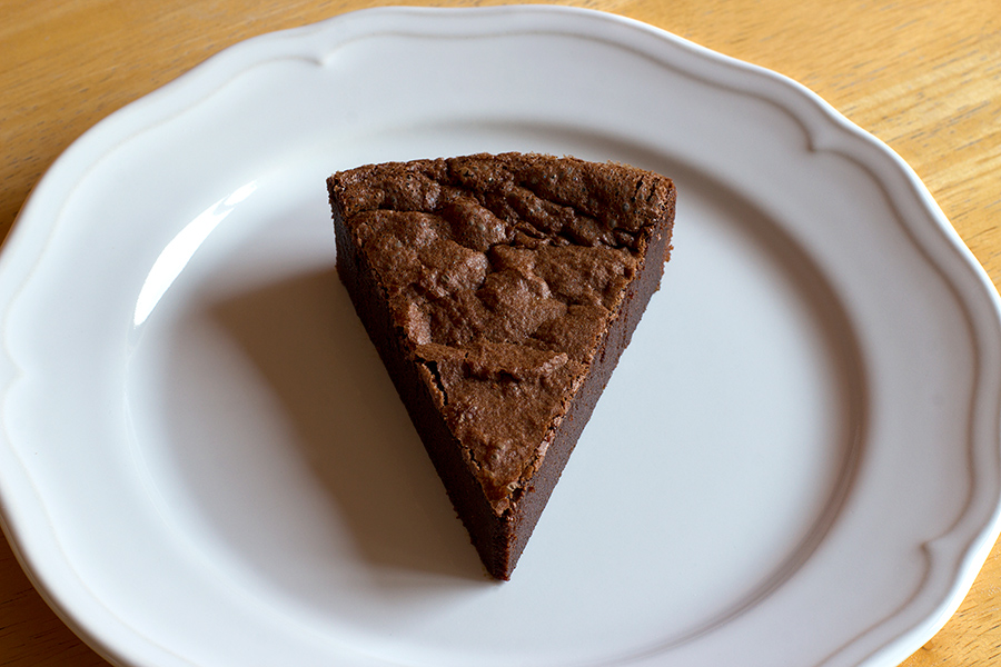 Easy Flourless Chocolate Cake for Valentine’s Day